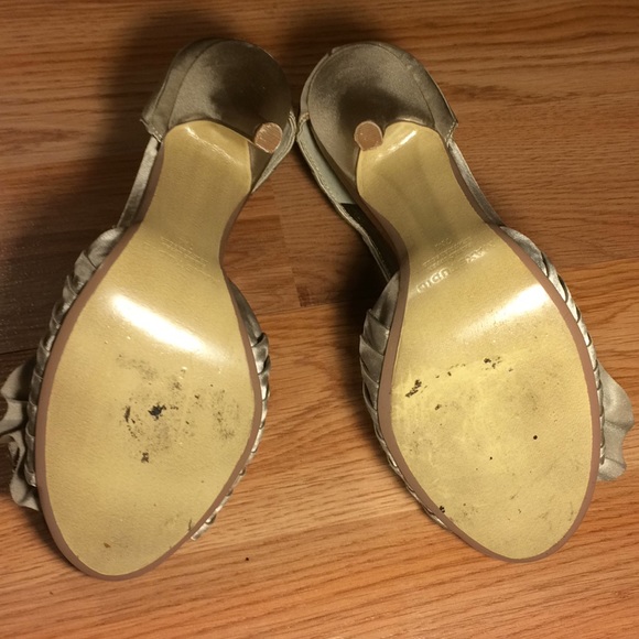 Maxstudio Elba Women Peep-Toe Canvas Cream Heels - Picture 5 of 5